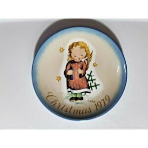 Schmid sister Berta Hummel angel  Christmas Plate 1979
